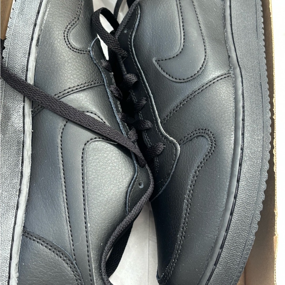 Men's Black Nike Sneakers Ebernon Low size 9.5